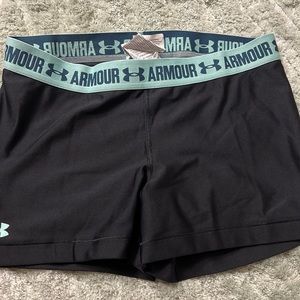 Women’s under armour compression shorts size large